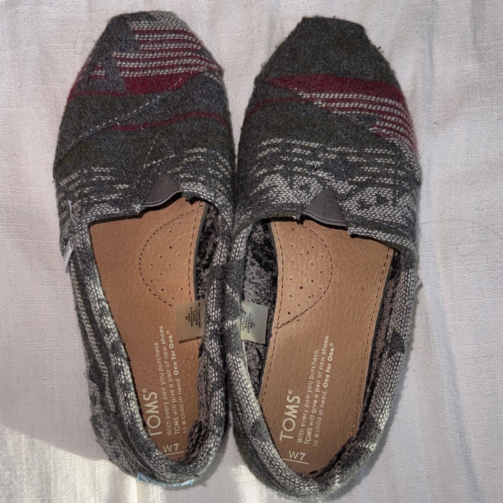 TOMS Women's Patterned Gray Flats